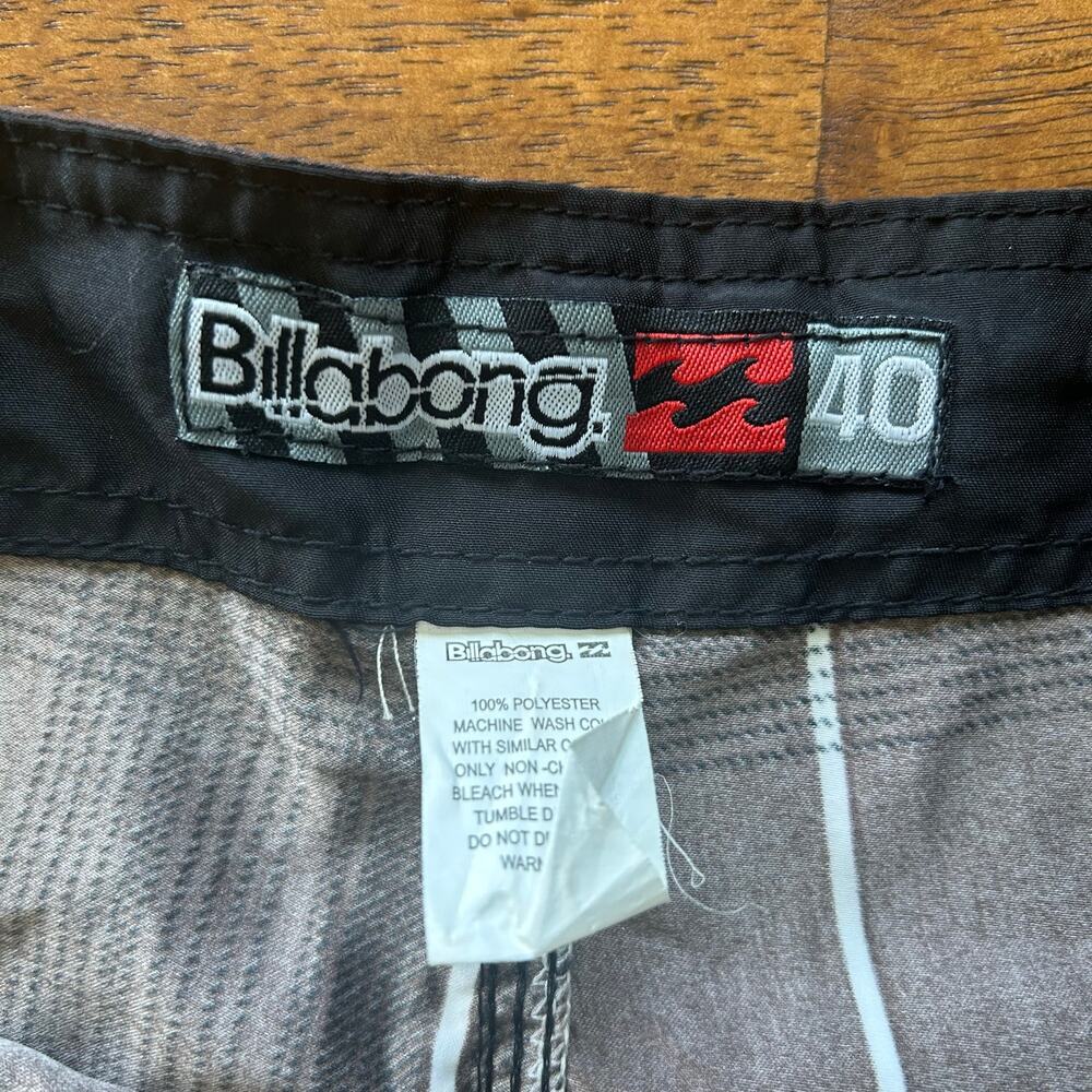 Billabong Quads Plaid Board Shorts, Mens Size 40 Surf Swim Casual Vibrant Colors - Picture 8 of 9